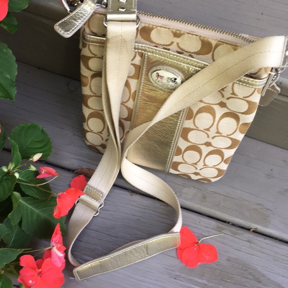 Coach crossbody purse AUTHENTIC in tan EUC! - Picture 5 of 5